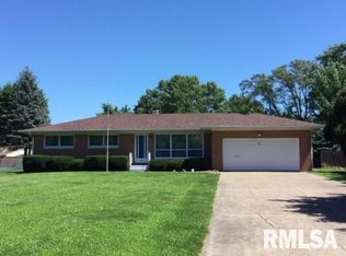 576 Forest Rd, East Moline, IL 61244