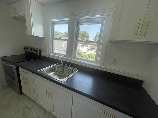 Rented by Delmark Realty LLC | media 4