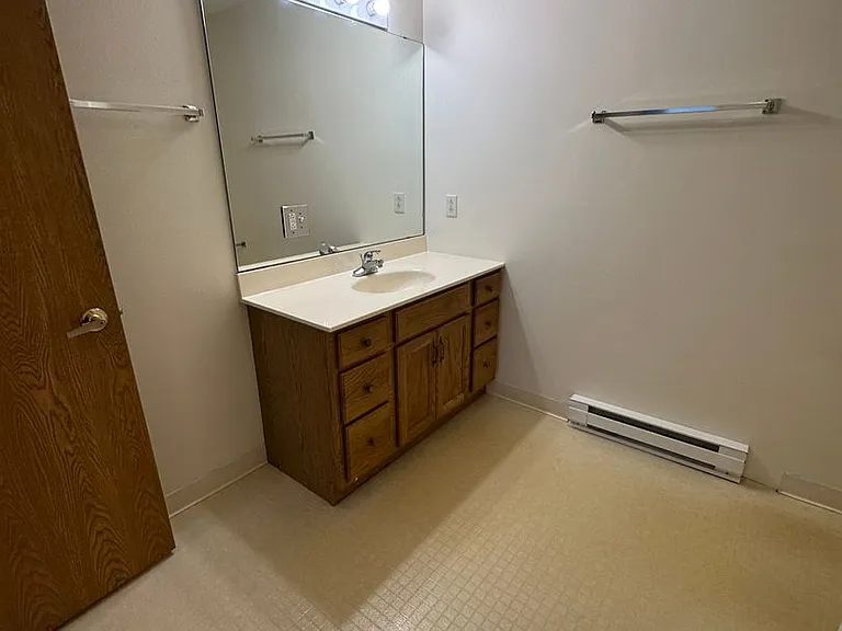 PIONEER BLUFF APARTMENTS — Photo 72