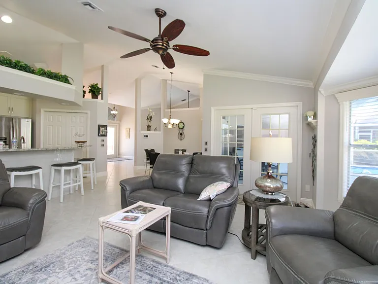 333 Wentworth Ct — Photo 19
