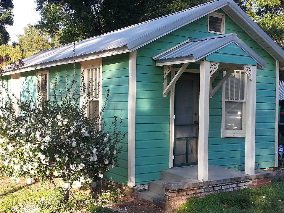 1st image of 2802 E Lloyd St