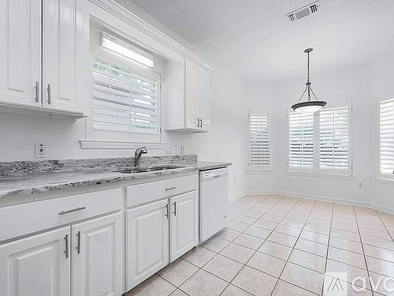 5th image of 4157 Longwood Cir