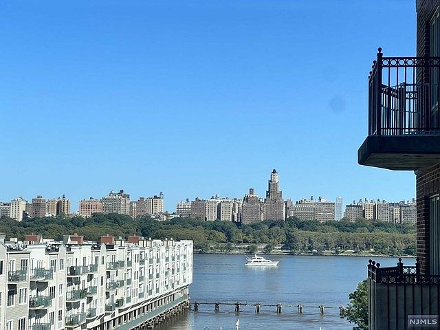 3218 City Pl, Edgewater, NJ 07020 | MLS #23033723 | Zillow