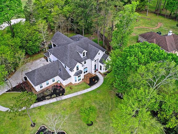 3rd image of 10311 Clubhouse Cir