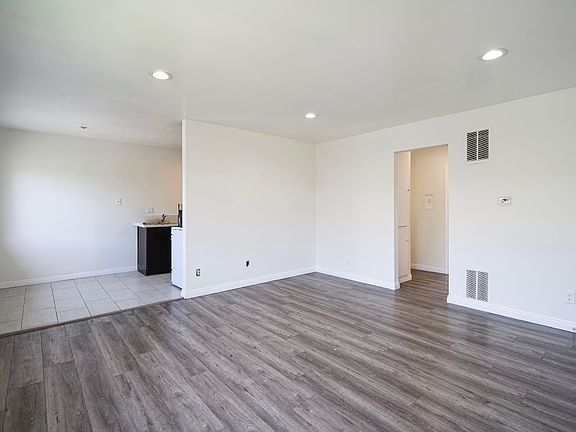 3rd image of 424 S Stoneman Ave Floor 2