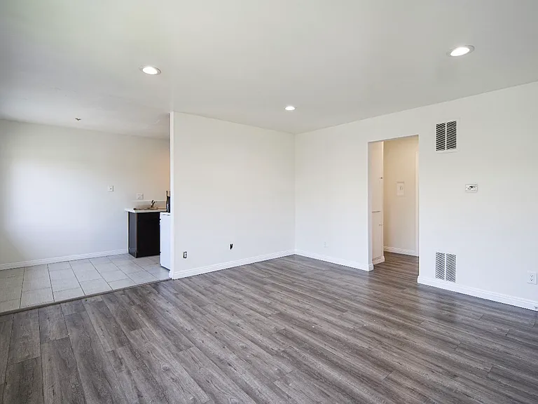 424 S Stoneman Ave #2 — Photo 3