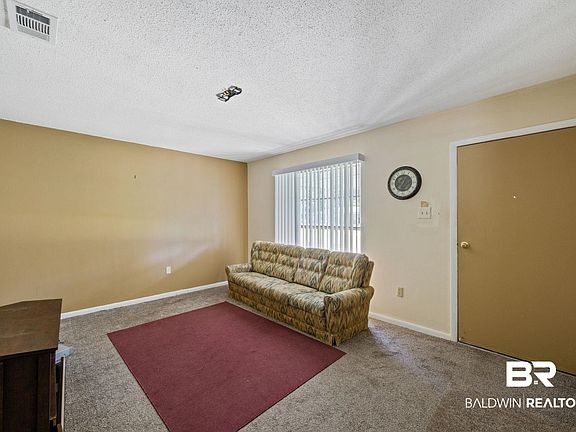 4th image of 913 McGee Cir