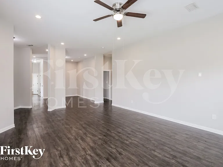 1633 Mockingbird Ln — Photo 6