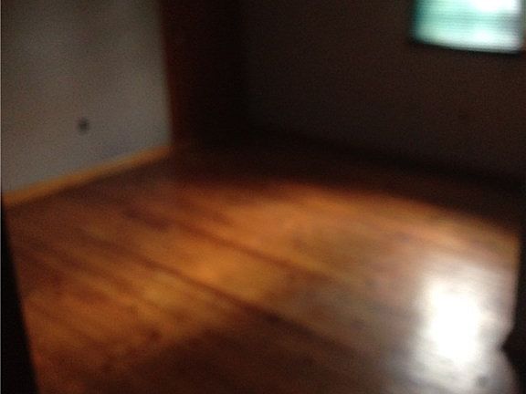 5th image of 577 Miller St