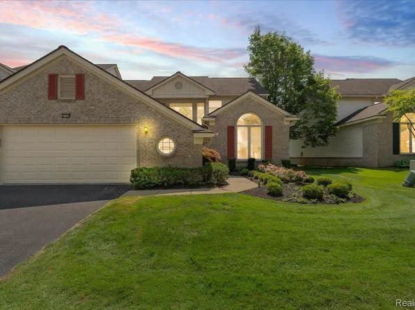 7109 Winding Brook Ct, West Bloomfield, MI 48322