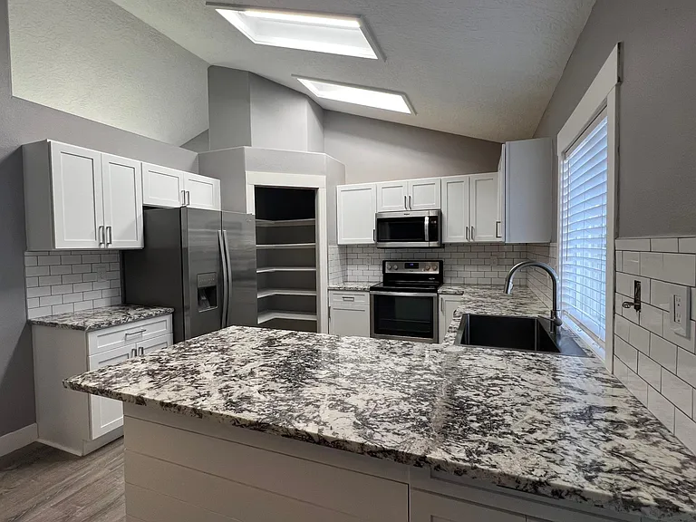2720 S Georgetown Ave — Photo 8