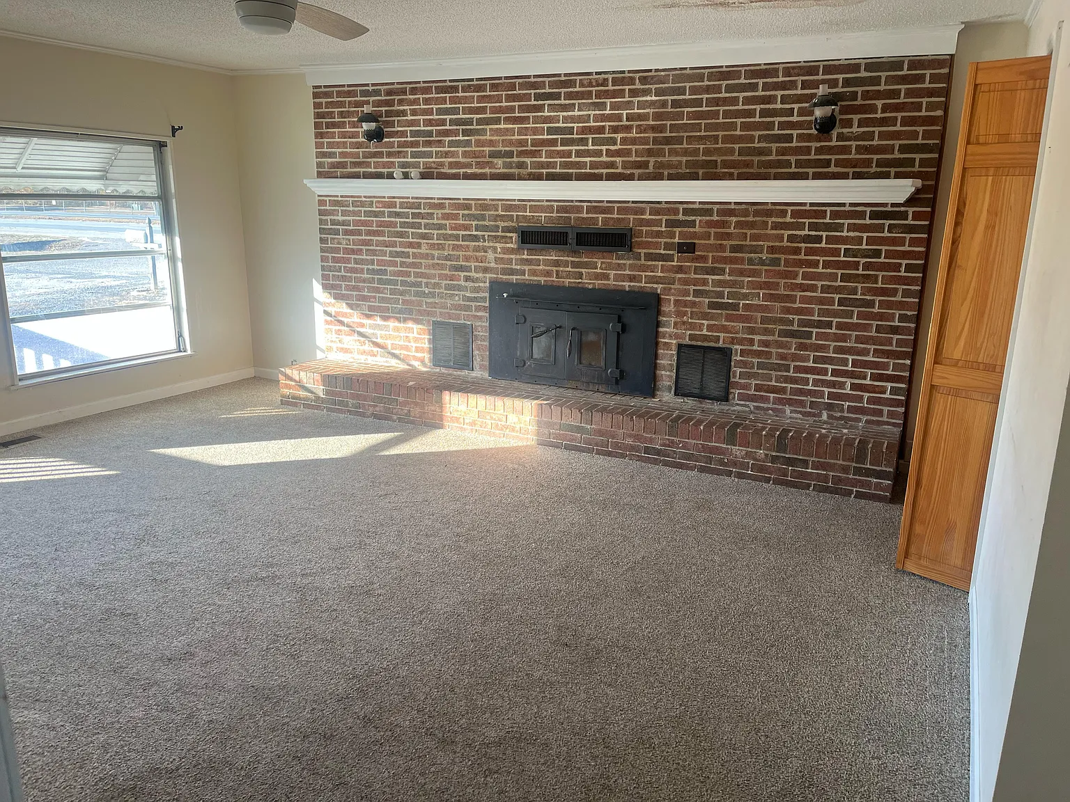 4 bed, 850 sqft, $1,695 — Photo 2