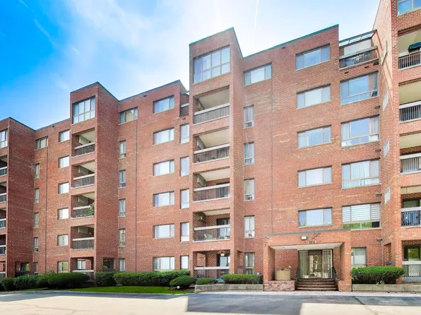701 Forum Sq Unit 402, Glenview, IL 60025