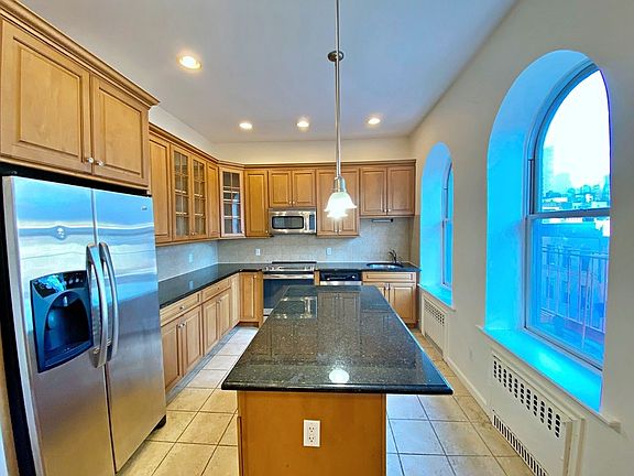 3rd image of 65 W 70th St Penthouse S