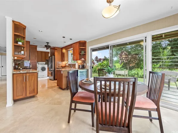 1176 Lunaai St, Kailua, HI 96734