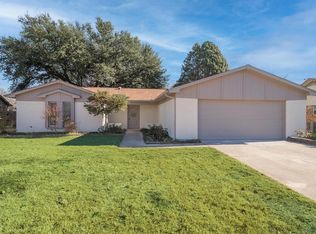 1228 Dogwood Dr, Benbrook, TX 76126