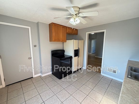 5th image of 100 1/2 N State St