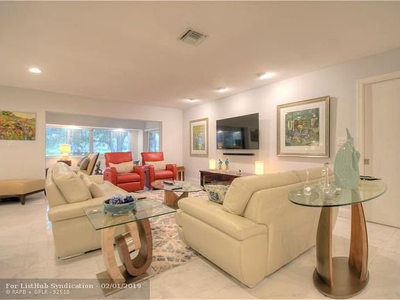 3rd image of 4019 N Cypress Dr