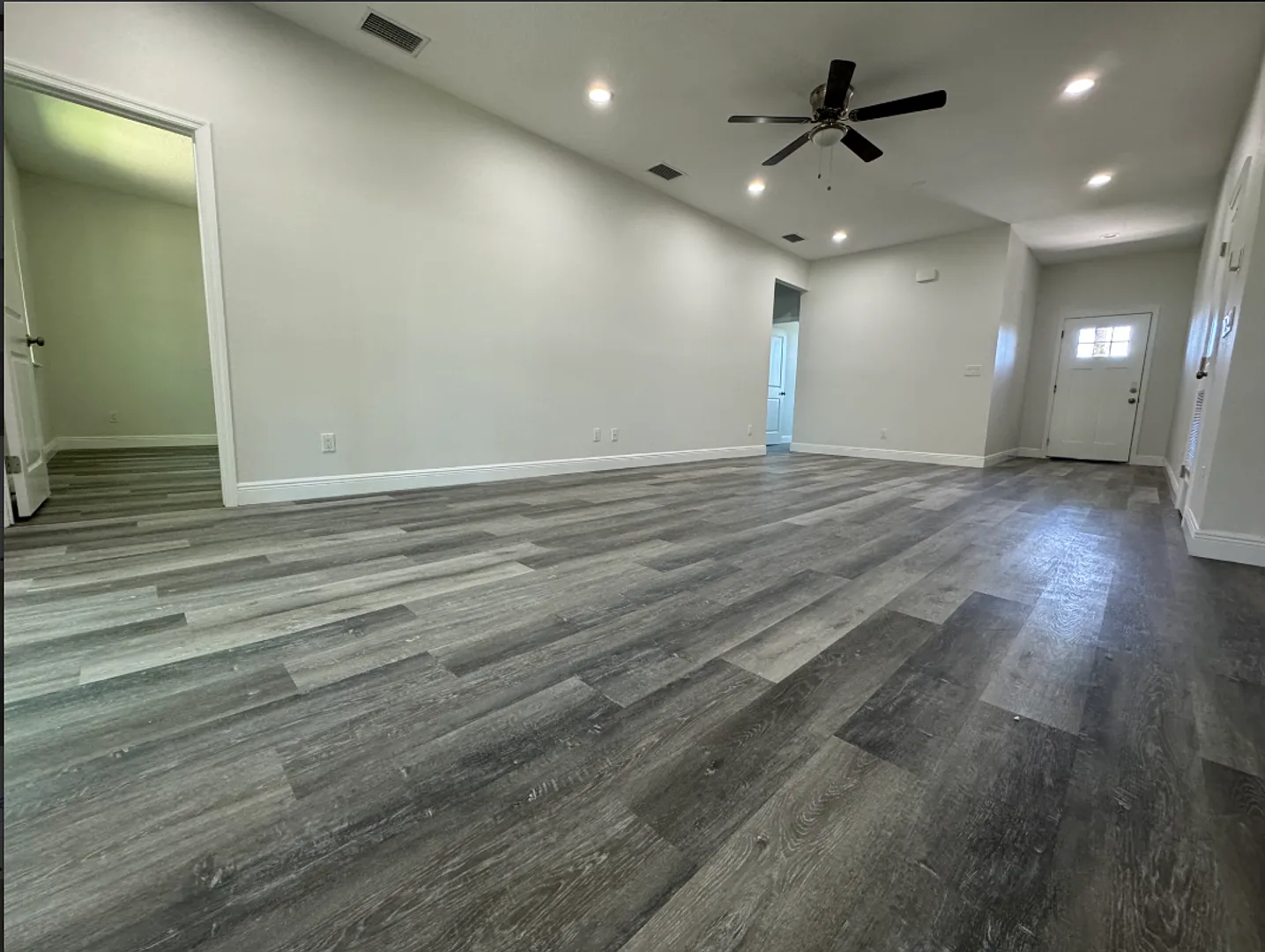 Must See! - Newer Construction Single Family 3bd /2ba — Photo 4