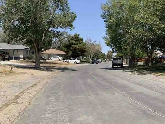 Exterior Neighborhood (street photo)