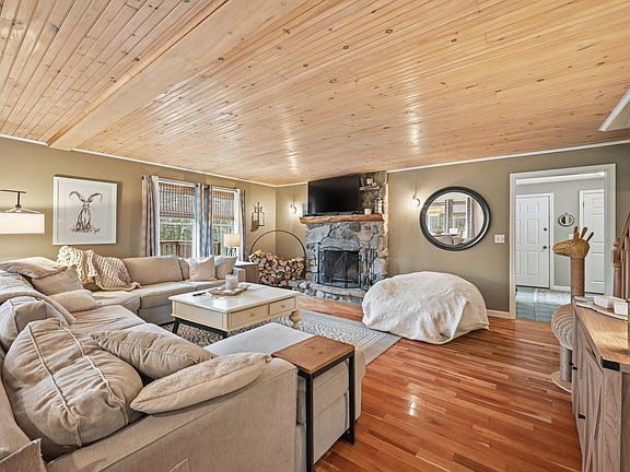 4th image of 2009 Brook Falls Road