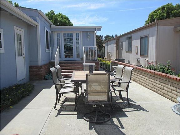 Spacious front patio