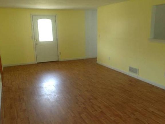 3rd image of 12 Heritage Ln
