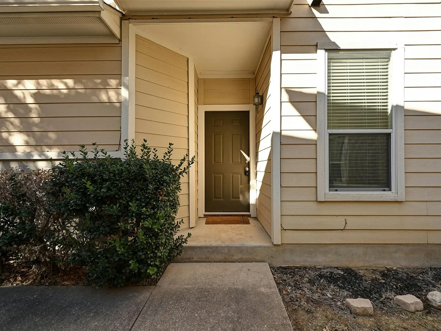 3 bed, 2.5 bath, 1550 sqft, $1,850 — Photo 2
