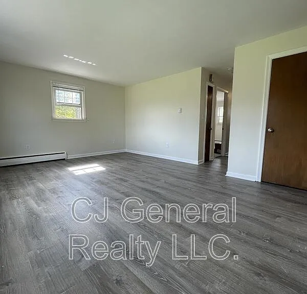 307 Washington St #3 — Photo 8