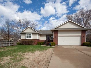 10718 W Ponderosa Cir, Wichita, KS 67212
