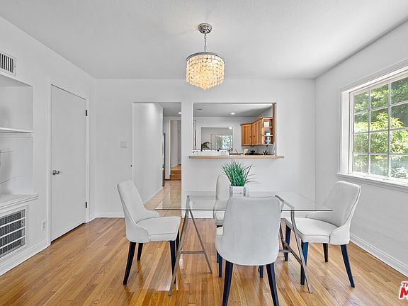 5th image of 1142 S Windsor Blvd