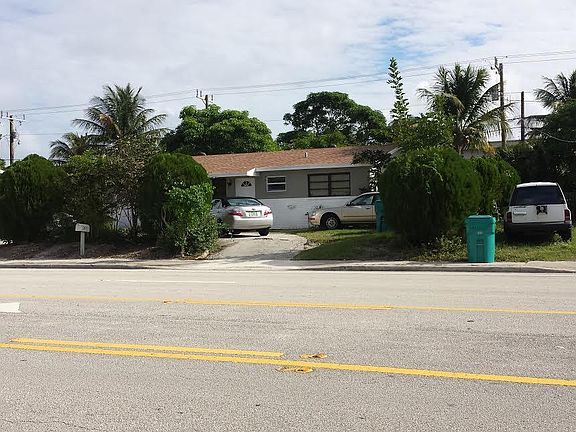 2nd image of 2450 N Seacrest Blvd