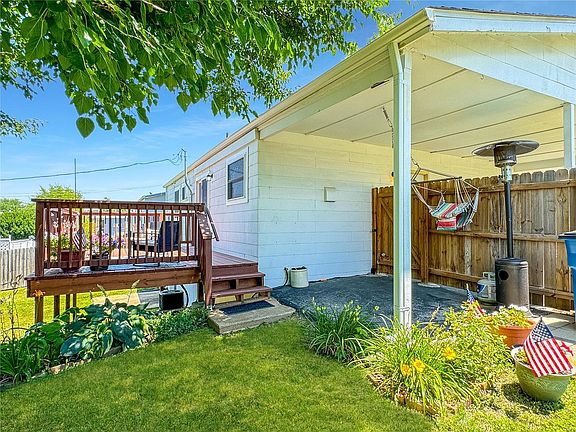 2nd image of 12075 Glengrove Dr