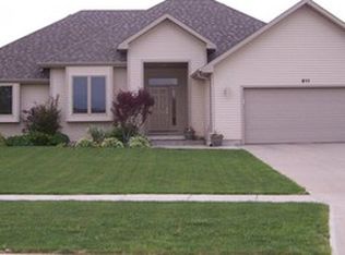 811 Clairmont Cir, Sergeant Bluff, IA 51054
