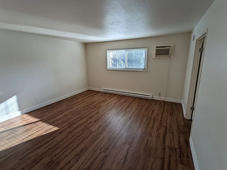 Watergate Apartments — Photo 69