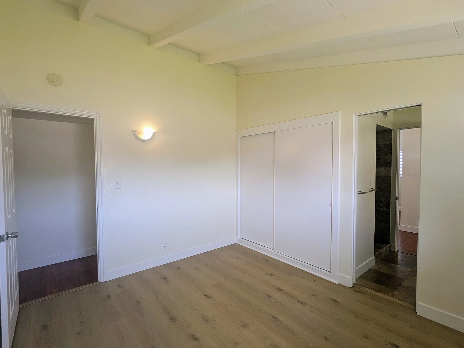 4 bed, 1348 sqft, $4,600 — Photo 2
