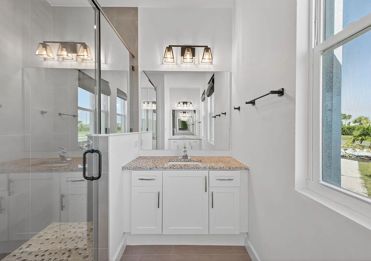 Beautiful Dream Home in Cape Coral! 4 Bedrooms, 3 Bathrooms — Photo 4