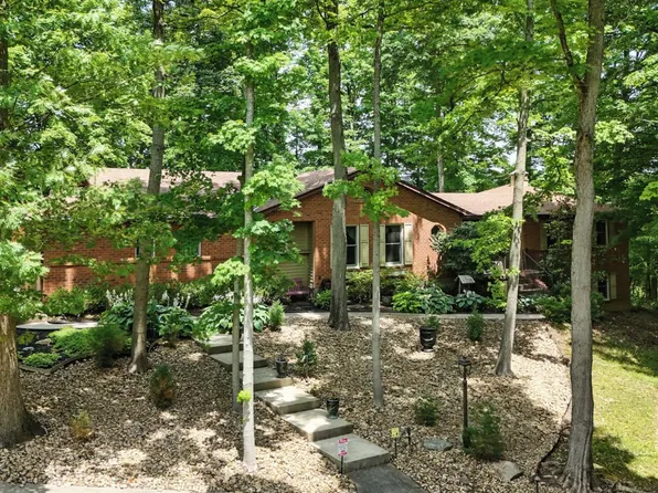 6125 Squirrelwoods Ln, Cincinnati, OH 45247