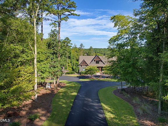 3rd image of 935 Estate Rd