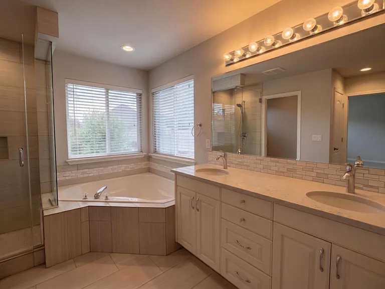 12633 W Roseglen Ct — Photo 15
