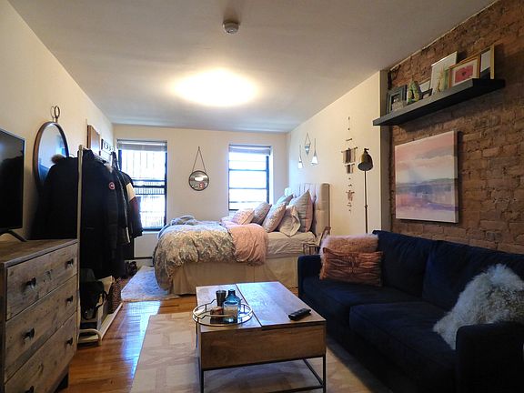 2nd image of 525 E 5th St APT 5A