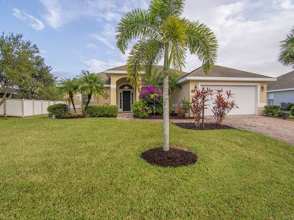 1st image of 990 Southlakes Way SW
