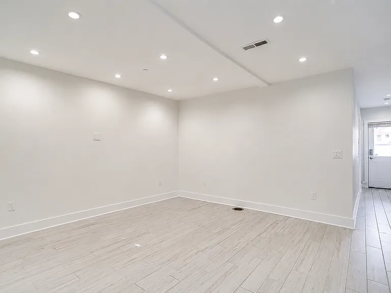 727 Quebec Pl NW — Photo 3