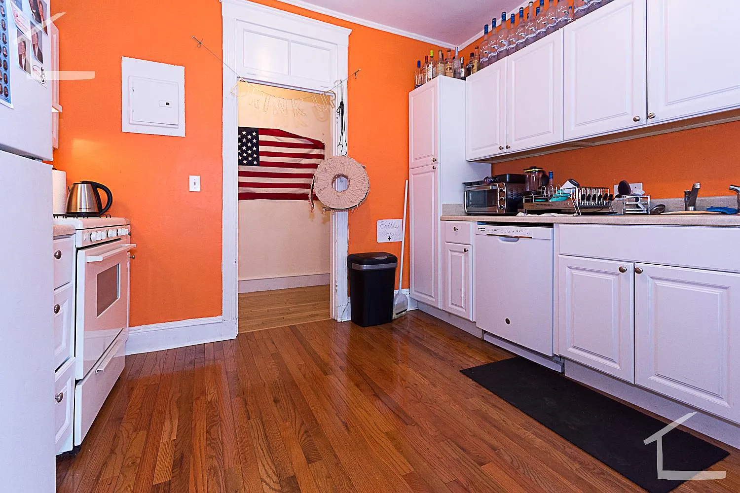 6 bed, 2100 sqft, $10,200 — Photo 1