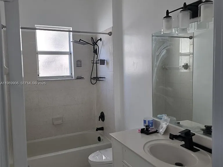 3930 NE 12th Dr — Photo 17