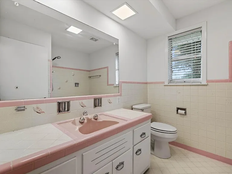 306 Locust Rd — Photo 27