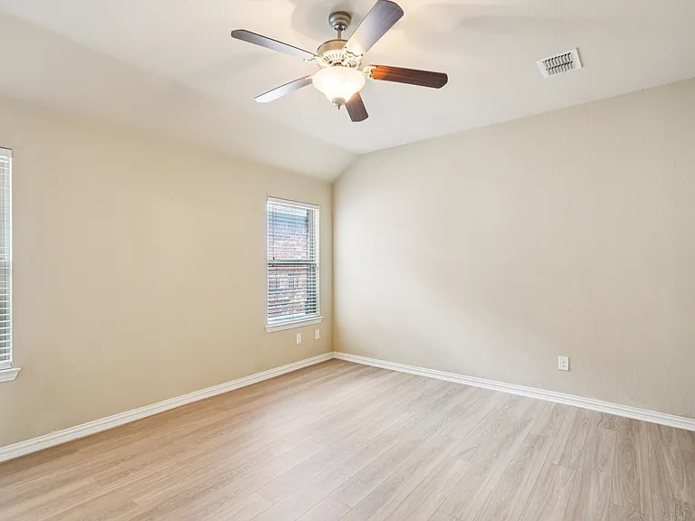 15937 Alvarado Dr — Photo 13