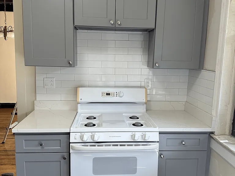 1717 E 55th St #1 — Photo 2