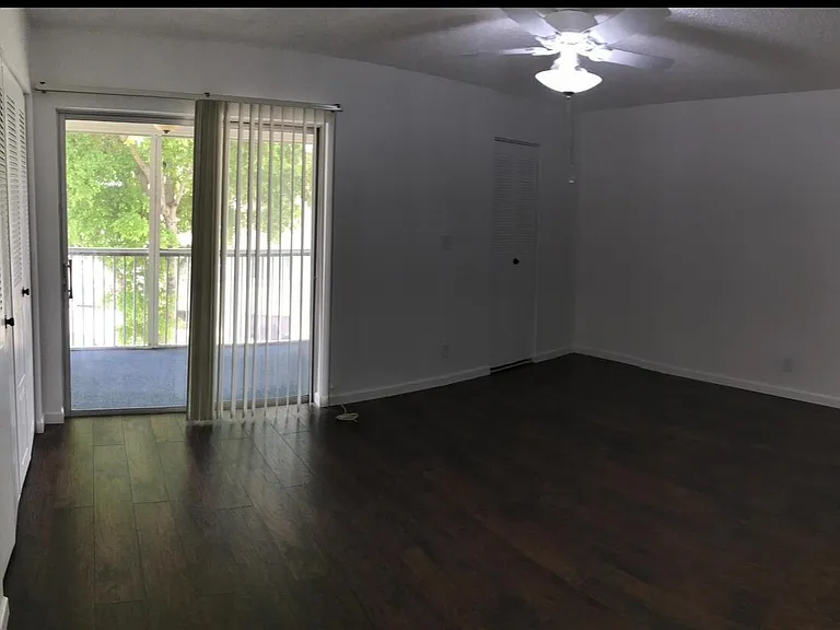 700 Village Green Ct #302 — Photo 4