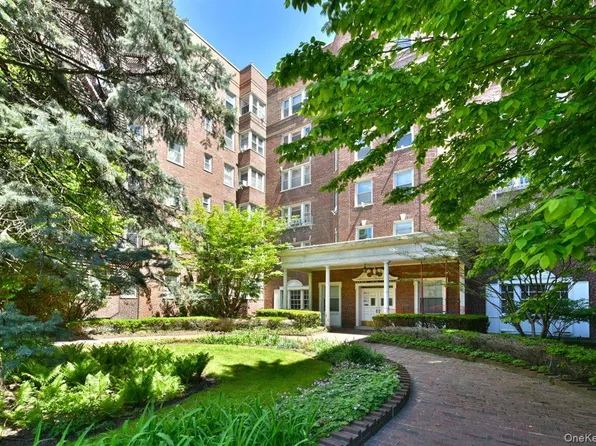 84-49 168th Street #1F, Jamaica Hills, NY 11432